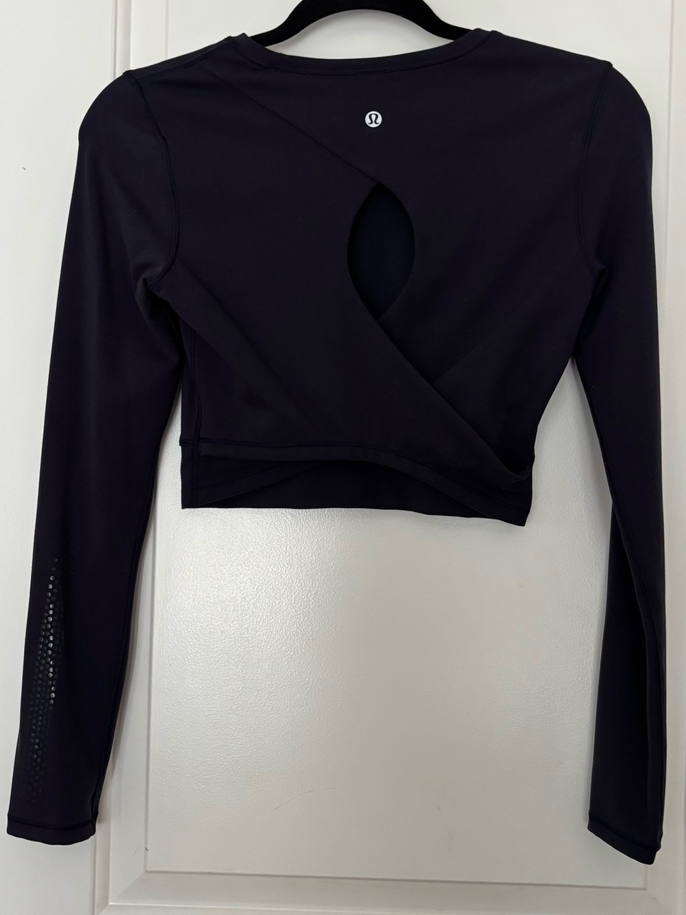 Lululemon Plank to Pike cropped long sleeve top 4 navy blue keyhole